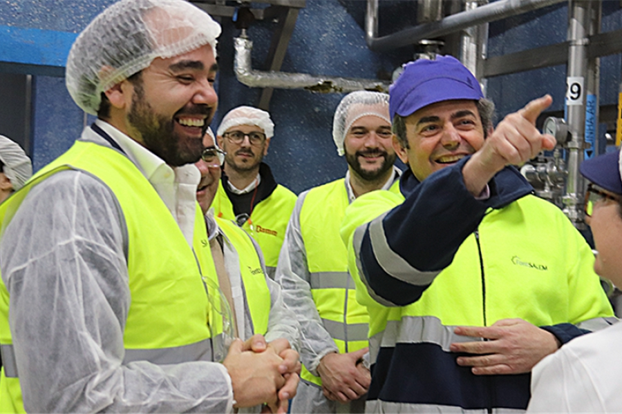 Fábrica da DAMM recebe visita do Executivo Municipal