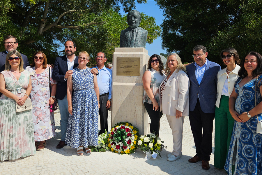 Homenagem ao Comendador Joaquim José Louro Pereira em Amiais de Cima enaltece legado empresarial e comunitário