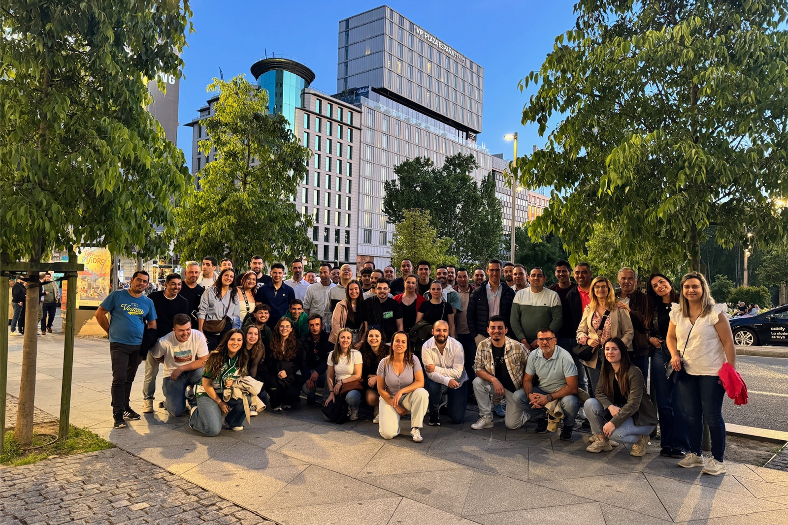 PetMaxi celebra 10.º aniversário em Madrid com a sua equipa