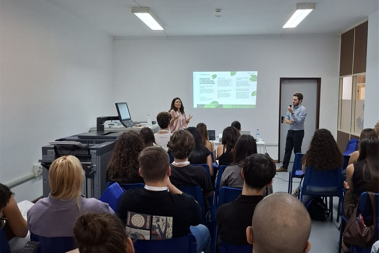 Gráfica Almondina recebe alunos do Instituto Politécnico de Portalegre para partilha sobre o futuro da impressão