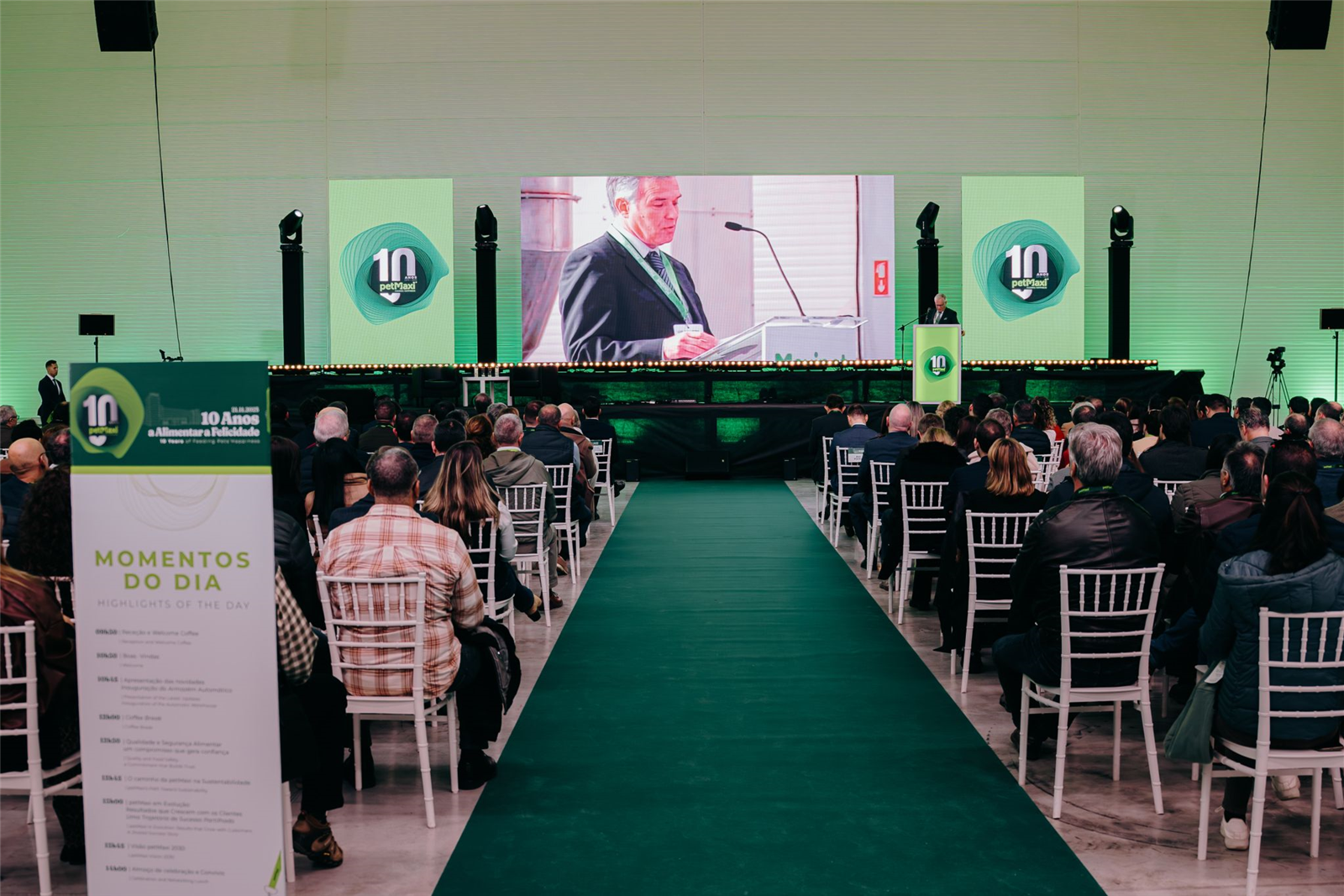 petMaxi celebra 10 anos de crescimento com inauguração de novo armazém automático